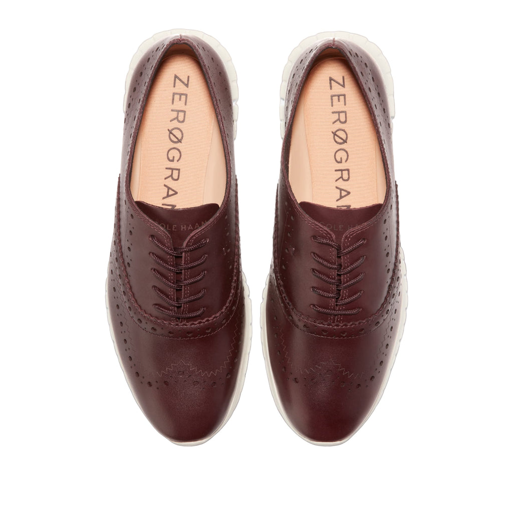 حذاء أكسفورد المجنّح ZERØGRAND Wingtip للنساء من كول هان