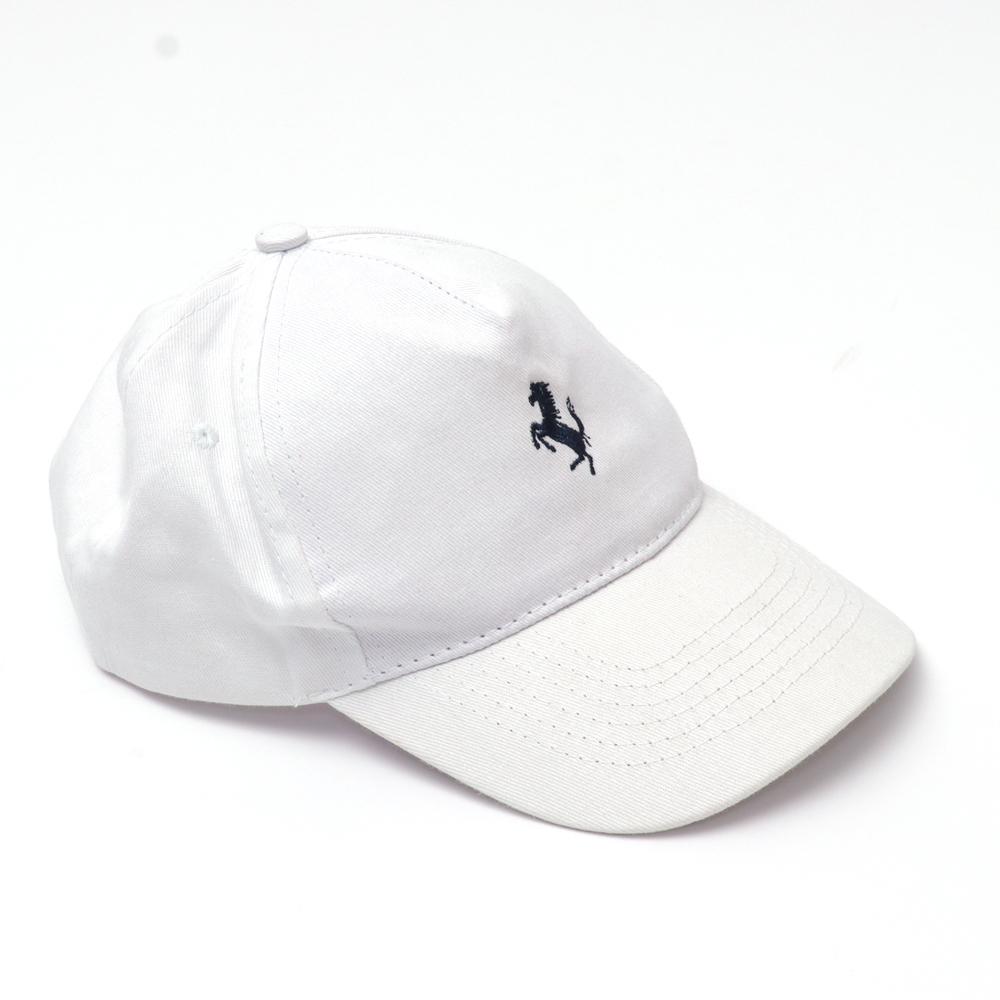 قبعة بيضاء من فيراري